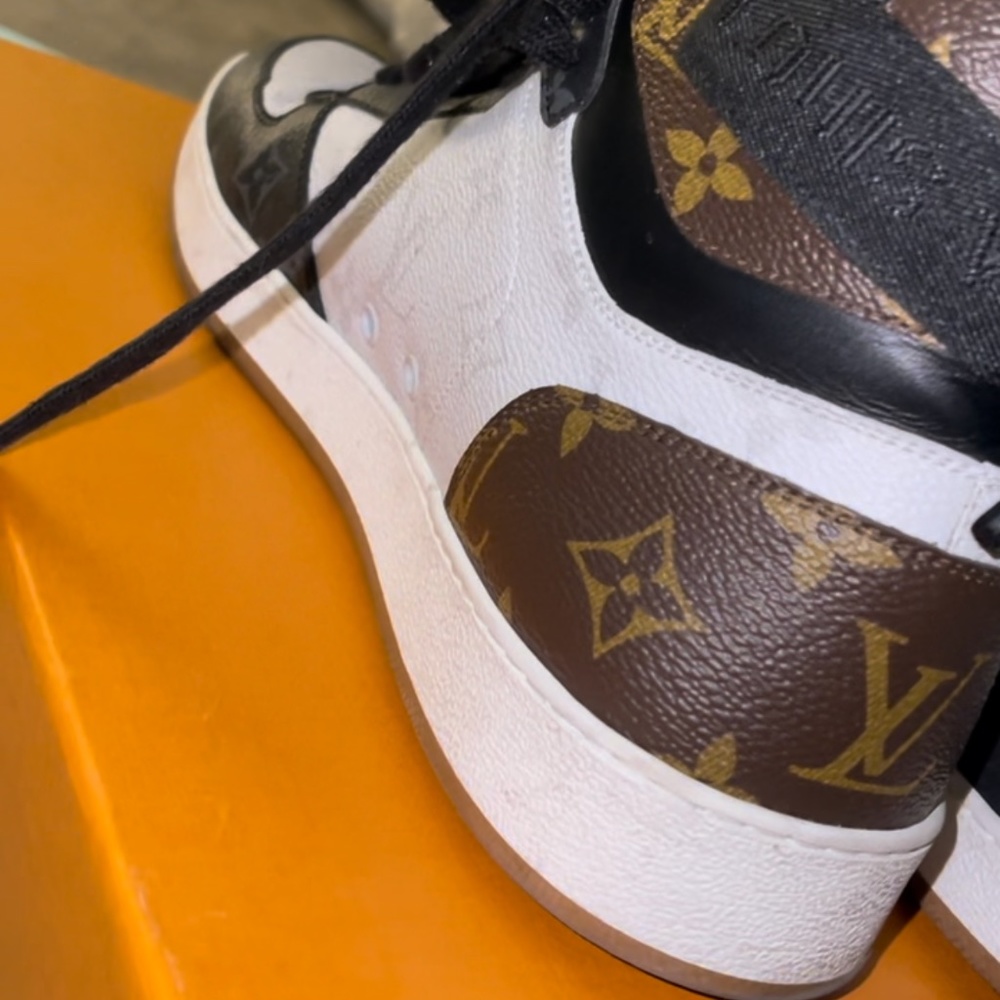 Louis Vuitton Rivoli High Top size 8 half - Picture 2 of 5
